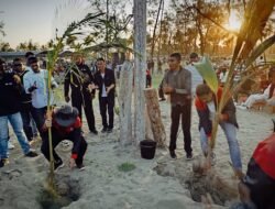 SN-FBN Saat Melakukan Tanam Pohon Kelapa di Taman Langit Motadikin Beach